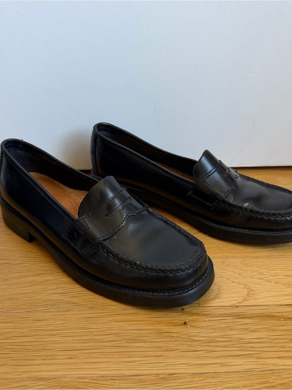 GH Bass Classic Black Leather Penny Loafers women’s 6